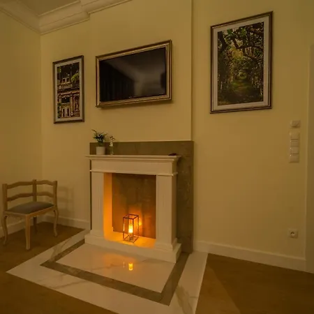 Elegant Victus Close To The By Renters דירה *