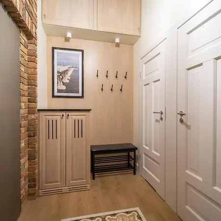 Elegant Victus Close To The By Renters 아파트 소포트