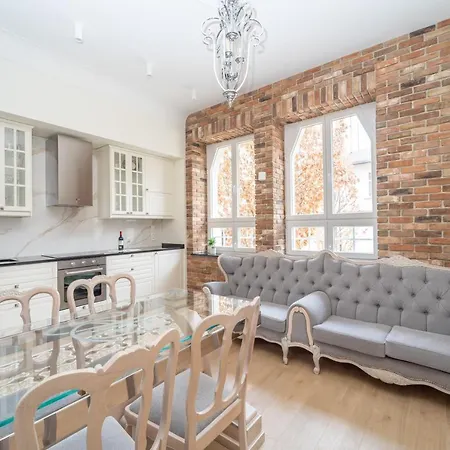 Elegant Victus Close To The By Renters